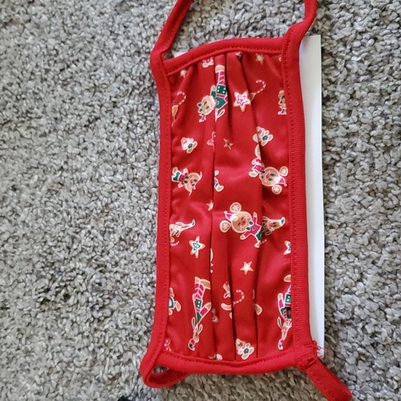 Disney Christmas Face Masks - Picture 2 of 3
